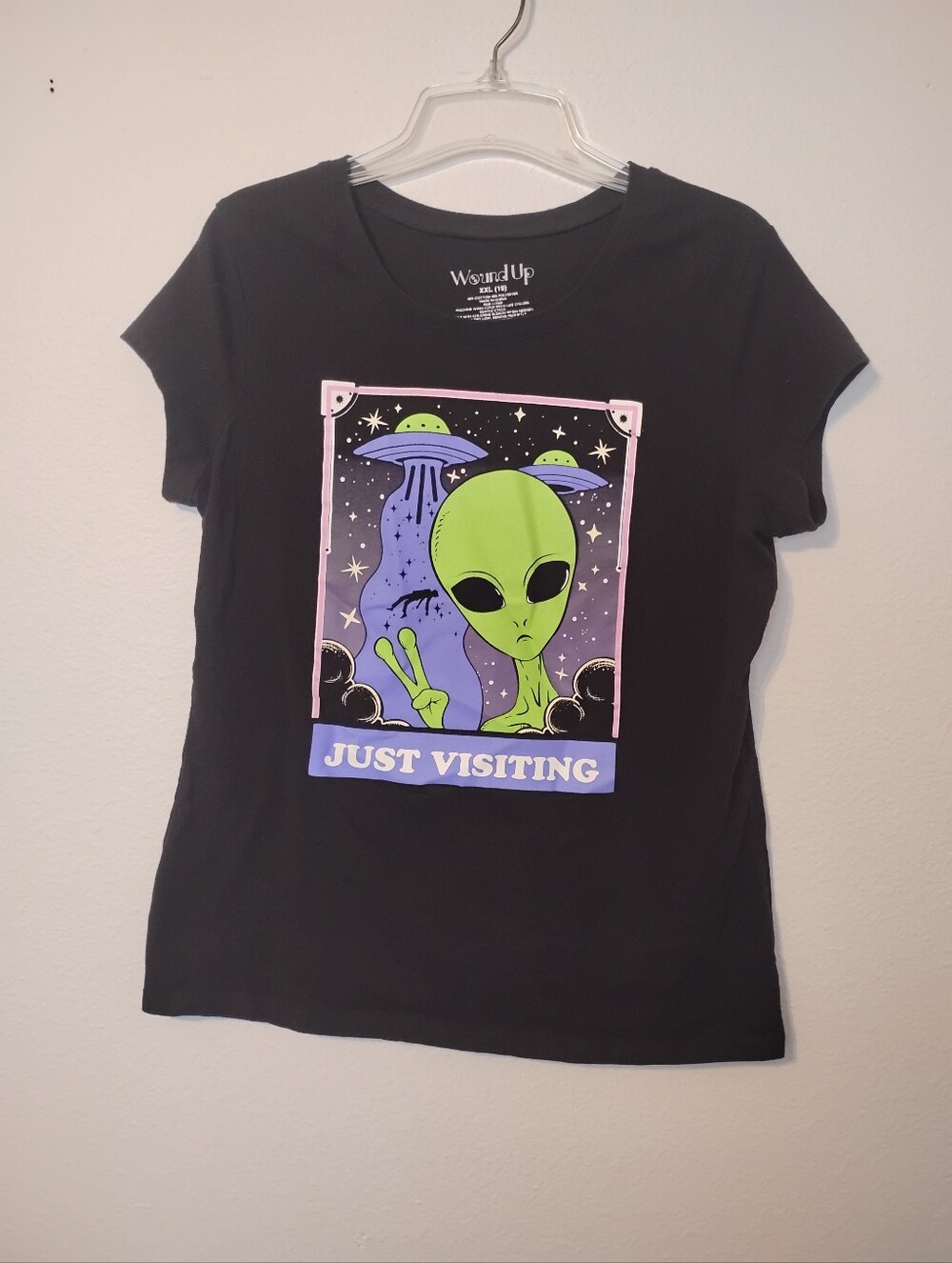 Wound Up Y2K Alien Visiting Graphic T-Shirt